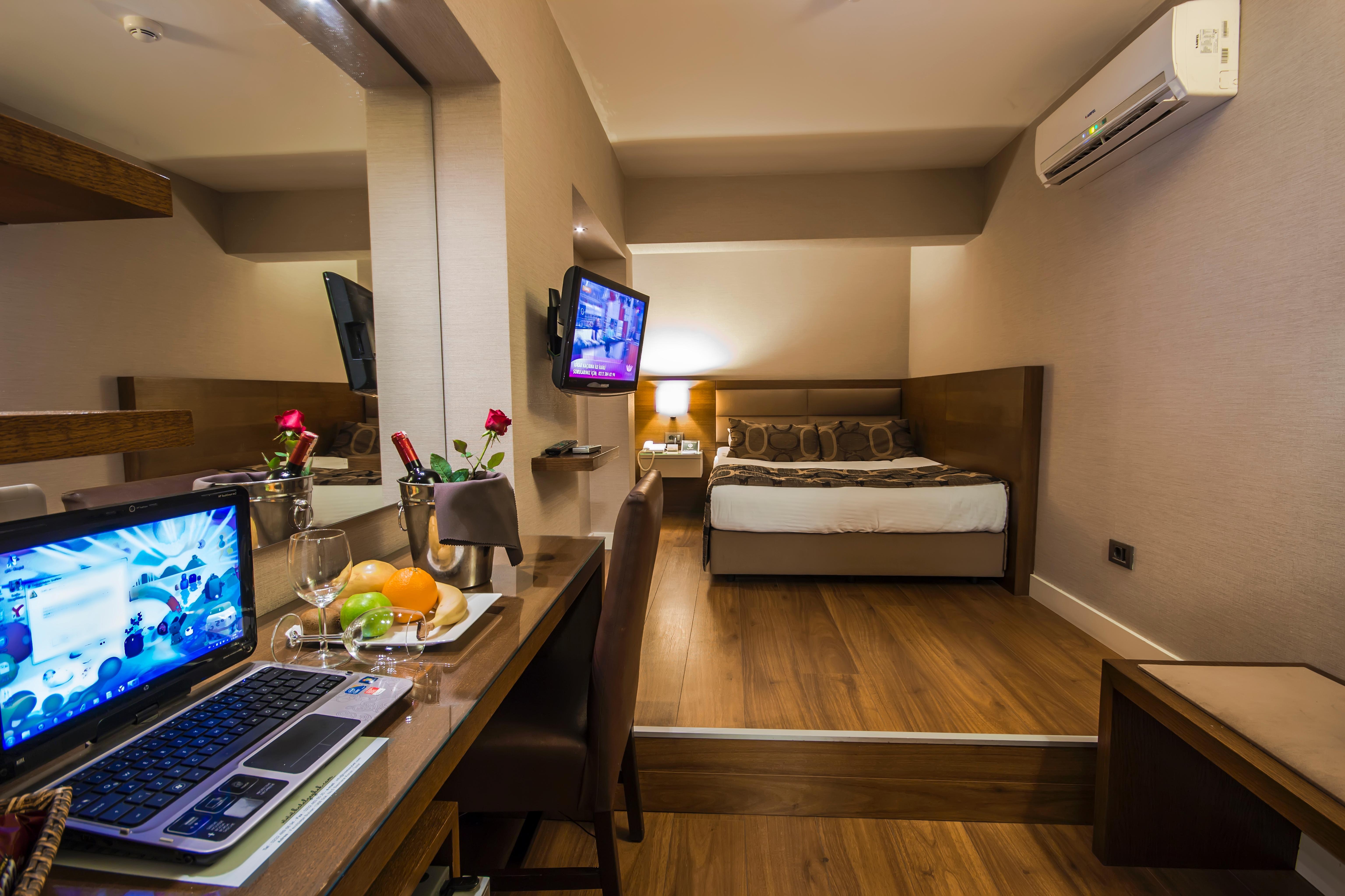 The New Hotel Zeybek Izmir Bagian luar foto